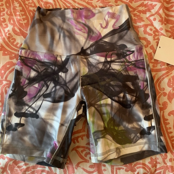 Lululemon Align Shorts 6” size 2 - Picture 3 of 6